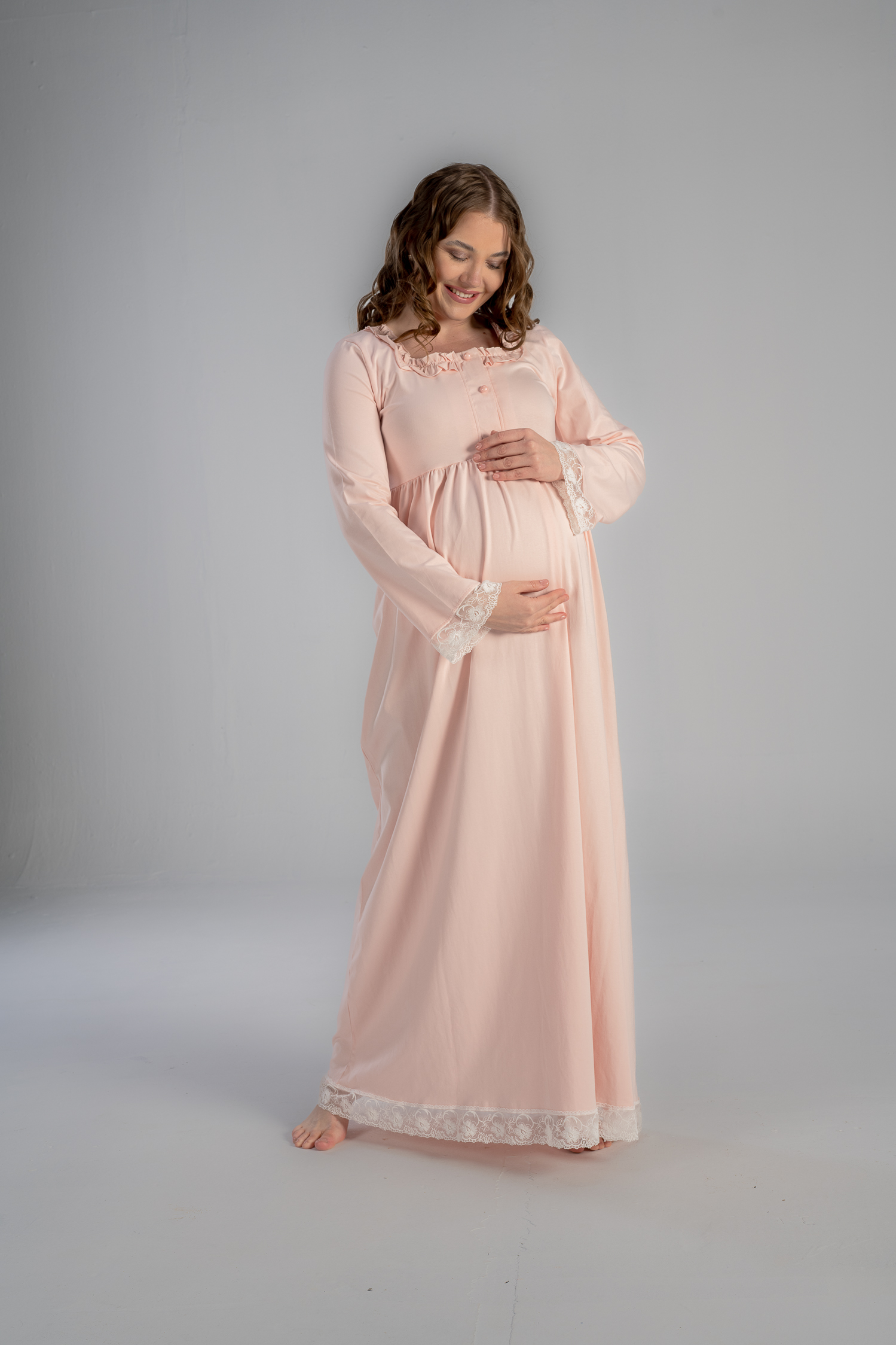 Stay cool and elegant in our maxi maternity nightgown with nursing clips and breathable fabric. Optional robe available. Sizes S–XXL in 5 soft colors.